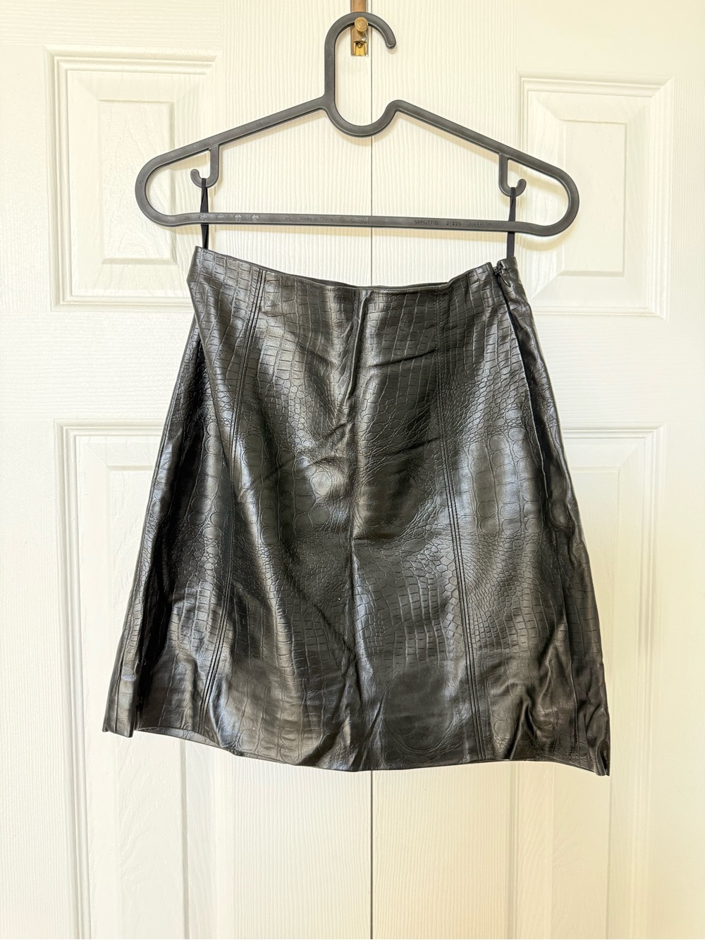 Babaton Black Faux Leather Croc-Textured A-Line Skirt SIZE: 00